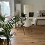 Stylish 1-Bedroom Condo Close To Exhibition Square